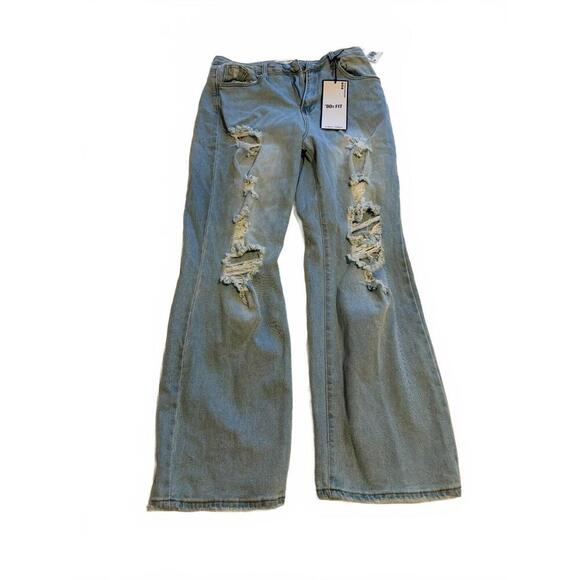 ALMOST FAMOUS JUNIORS SIZE 9 LIGHT WASH DISTRESSED‎ FIT MOM JEANS NEW 90'S FIT - Picture 1 of 3